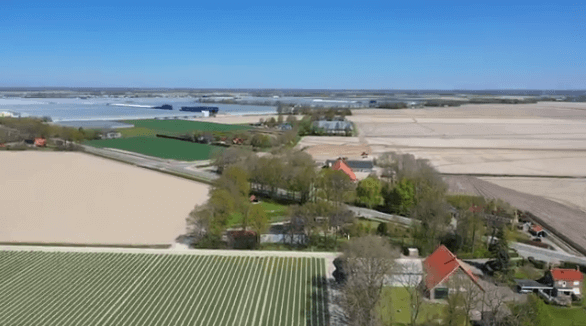 VSO Makelaars in bloei: een kleurrijk dronevideografie project